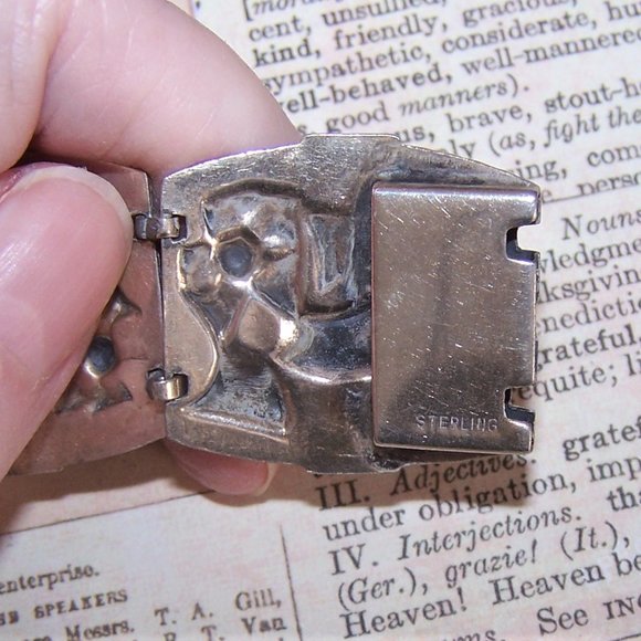 Mid Century Sterling Silver Link Bracelet - Ribbons Tied Up in Bows - Picture 7 of 7